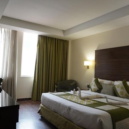 Hotel Aravali Heights Alwar Bagian luar foto