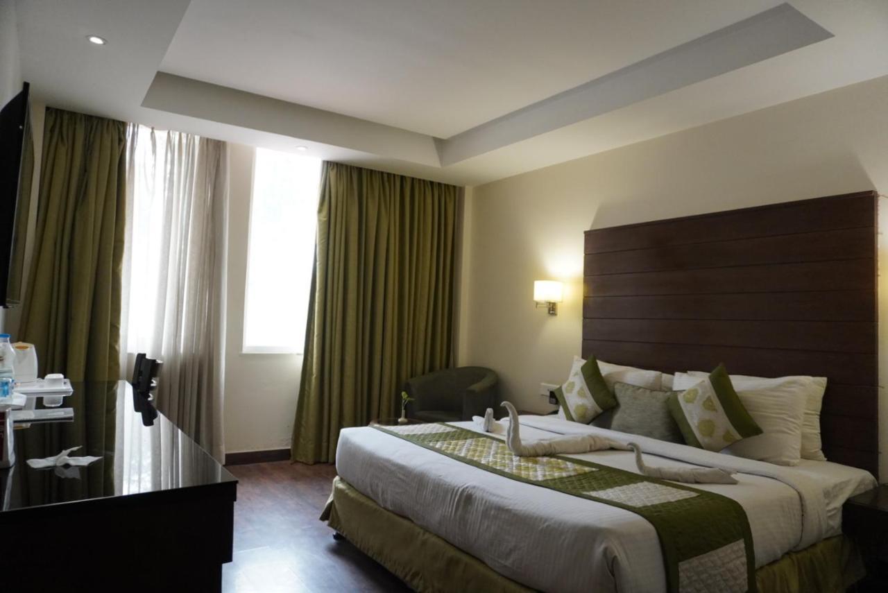 Hotel Aravali Heights Alwar Bagian luar foto