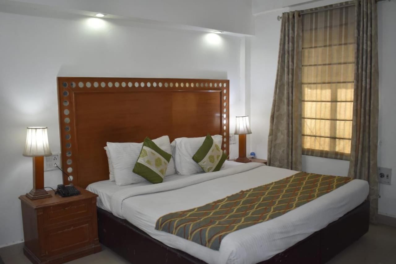 Hotel Aravali Heights Alwar Bagian luar foto