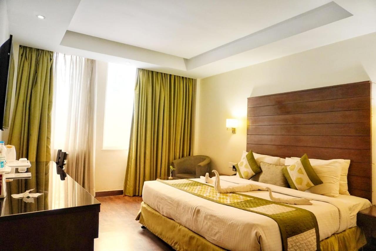 Hotel Aravali Heights Alwar Bagian luar foto